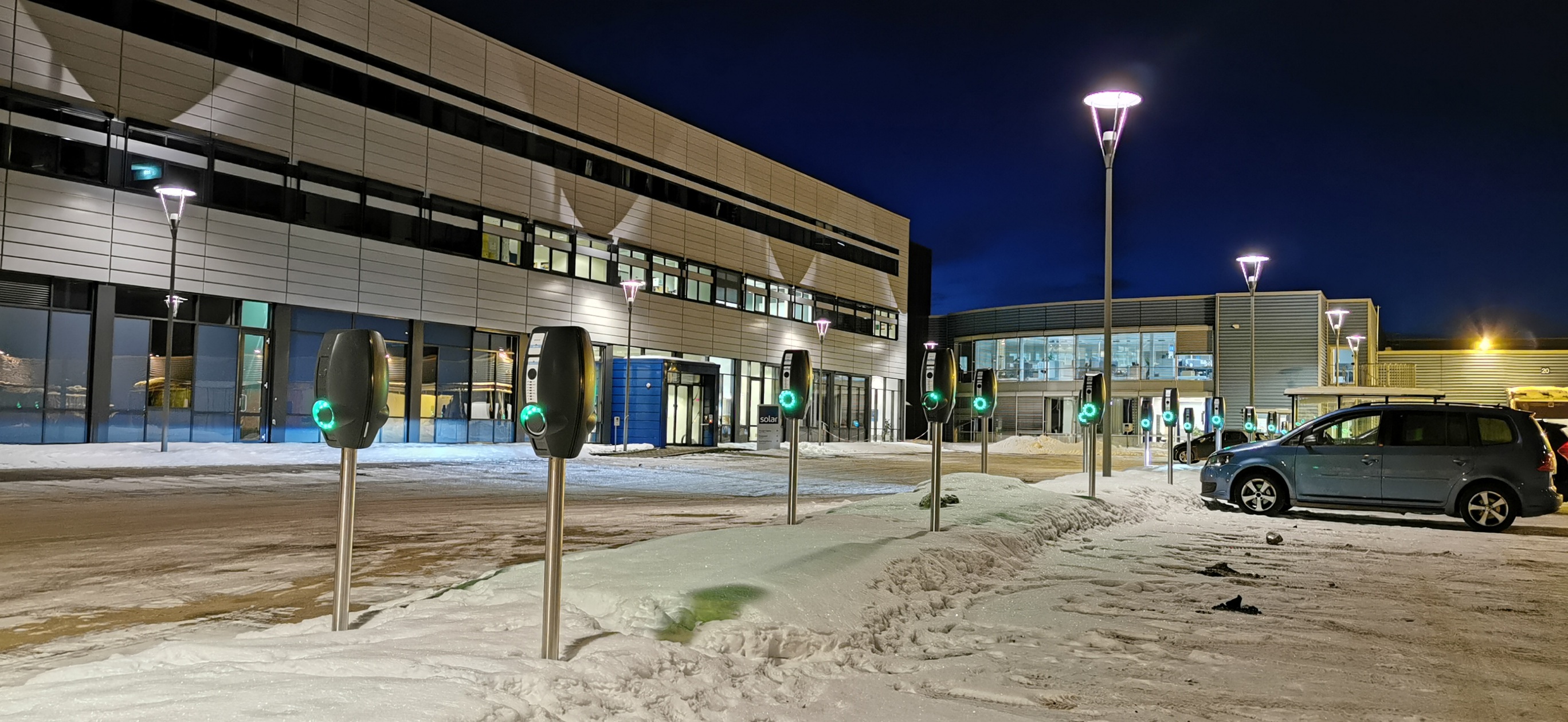 /globalassets/images/hero-images/ev_charger_parking_hw_norway_small.jpg