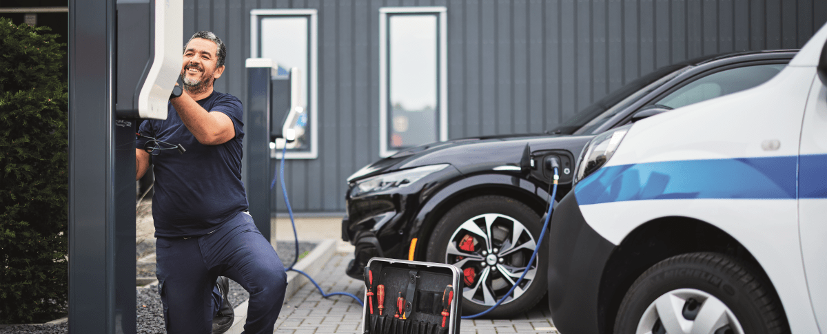 /globalassets/images/hero-images/solar-nl-eltechna-ev-charging-man-car-mechanic-cmyk-0941-original-web_hero-2880x1000.png