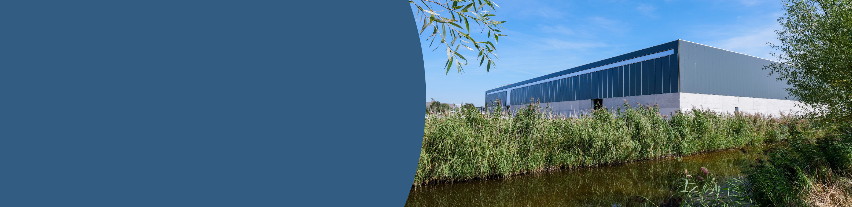 /globalassets/nl/over-solar/new-warehouse-2023/hero-warehouse-2880x700-copy.jpg