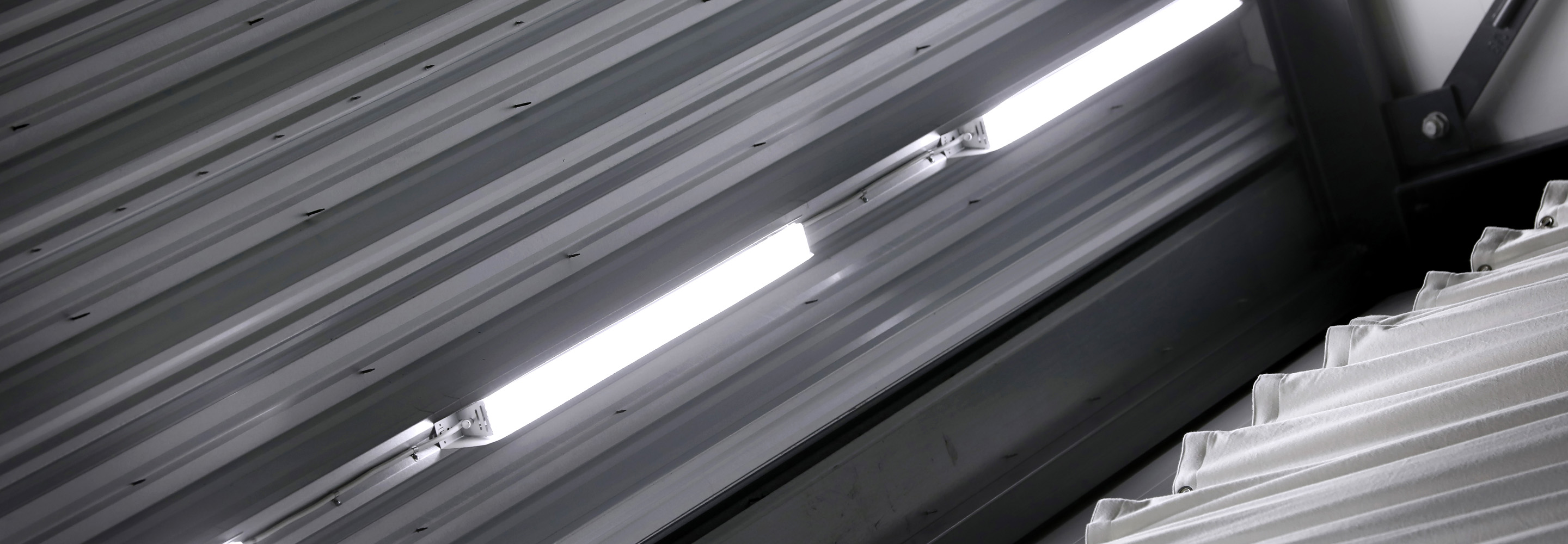 /globalassets/se/solar-magasin/2021-sm2/padel-hall-light/padel-solarlight-hero-2880x1000.jpg