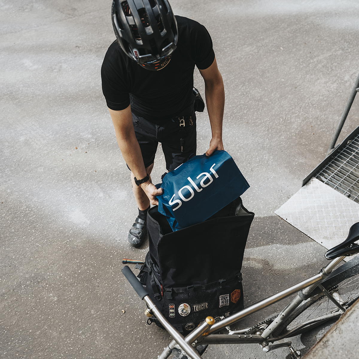 /globalassets/se/solar-magasin/2024-sm1/solar-fastbox-nu-pa-cykel/solar-fastbox-packa-1200x1200.jpg
