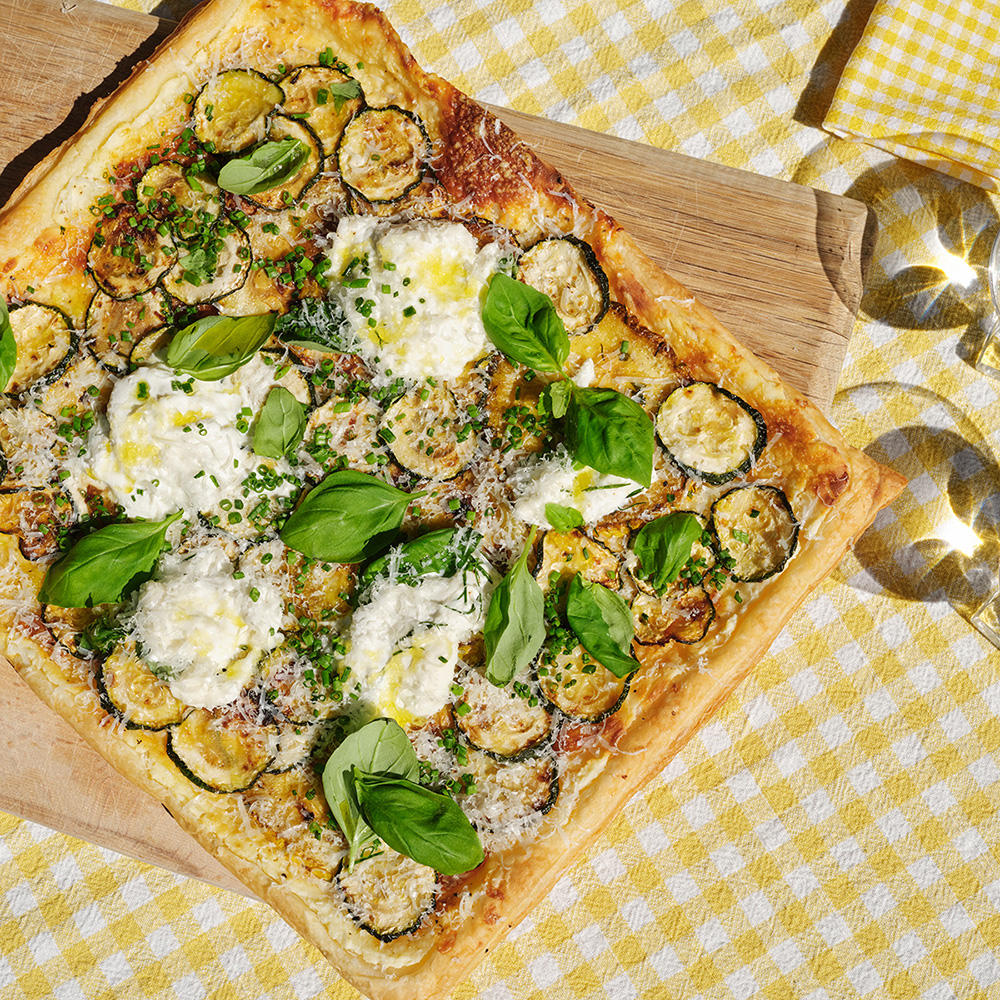 /globalassets/se/solar-magasin/2025-sm1/recept-2025-1/zucchinitart-basilika-burrata-1200x1200.jpg