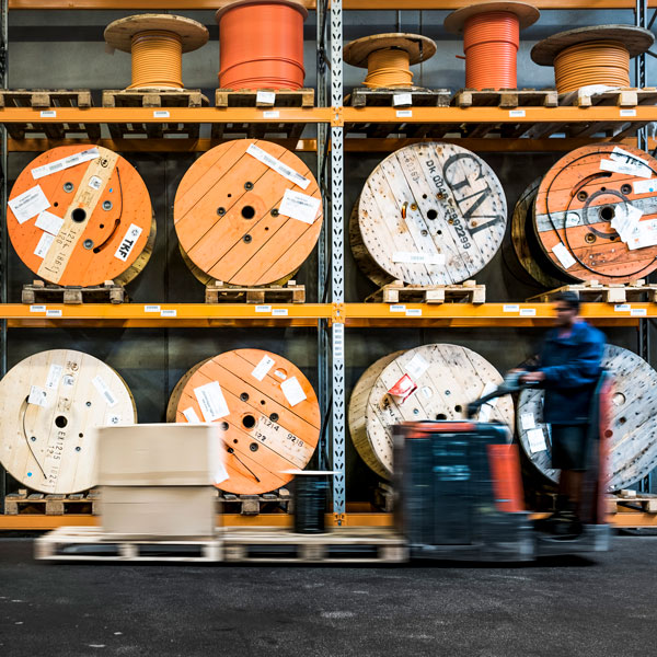 /globalassets/shared/business-areas/industry/man-driving-on-truck-at-cable-shelves_600x600.jpg