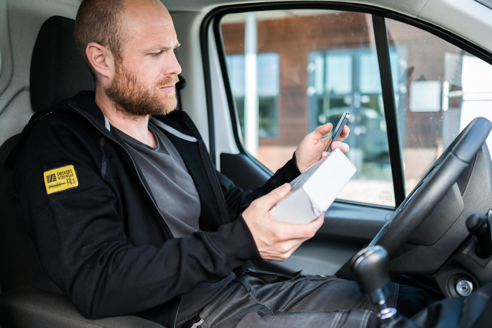 /globalassets/shared/solutions/man_van_phone.jpg